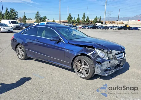 2012 Mercedes-Benz E 550 z USA, uszkodzony, nr VIN WDDKJ7DB8CF149001